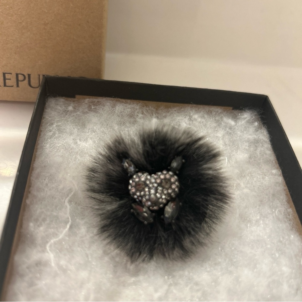 Rare Banana Republic Fox Rhinestone Brooch Pin Black Fur NWT & Box! A good gift!